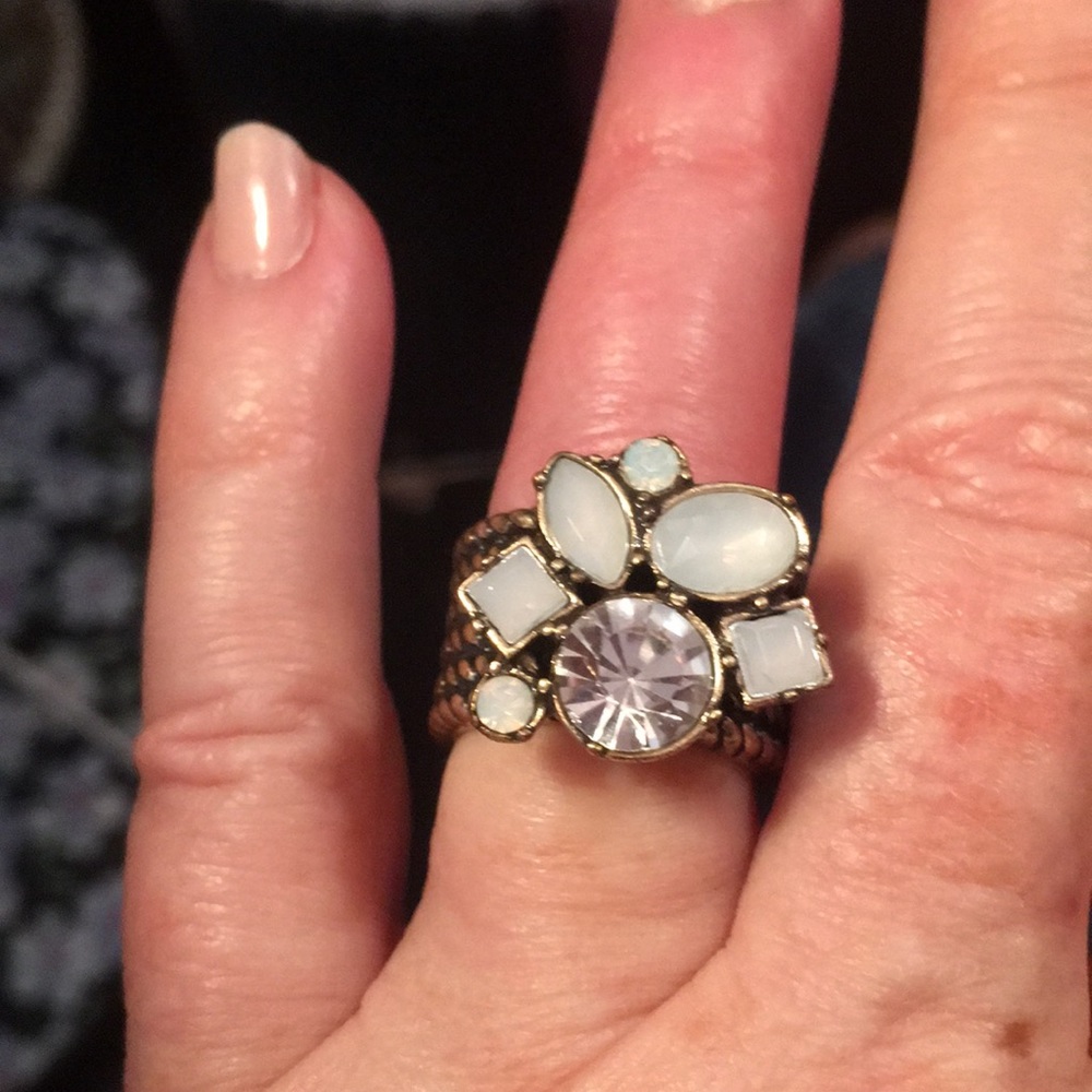 3/$18 🌹 Ring with jewel sets